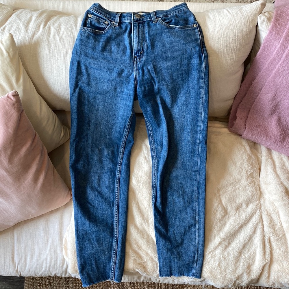 Levi’s High Waisted Mom Jean Size 25